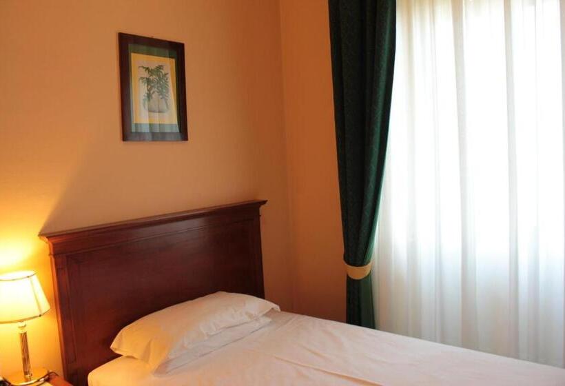 اتاق استاندارد یک نفره, Palace Grand Hotel Varese