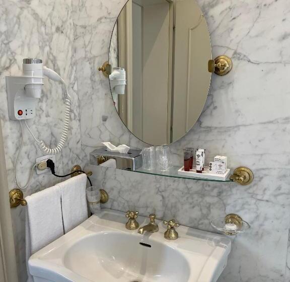 اتاق استاندارد با چشم‌انداز دریاچه, Palace Grand Hotel Varese