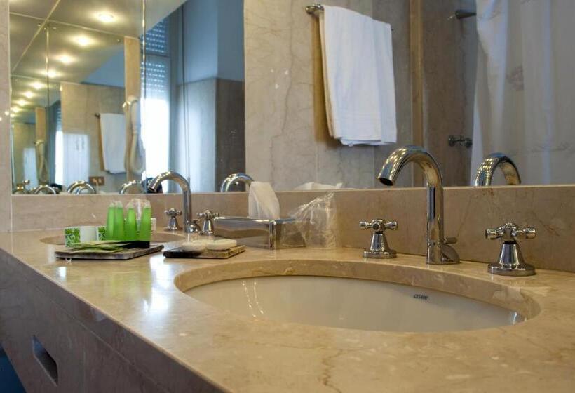 اتاق استاندارد با چشم‌انداز دریاچه, Palace Grand Hotel Varese