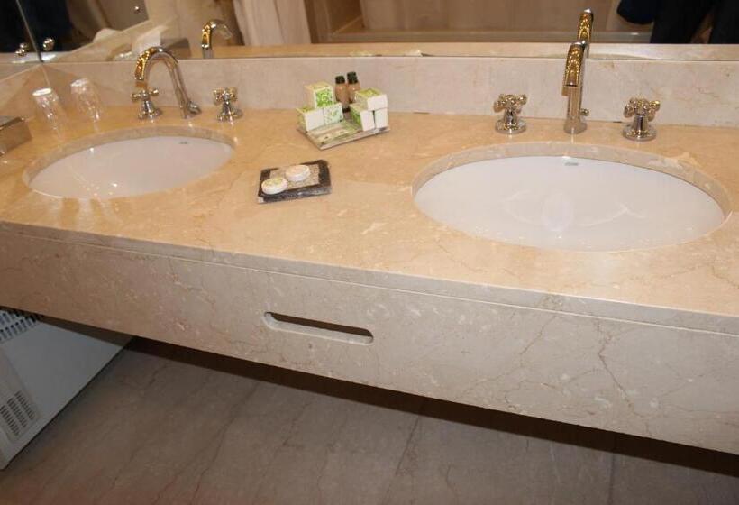 اتاق استاندارد چهار تخته, Palace Grand Hotel Varese