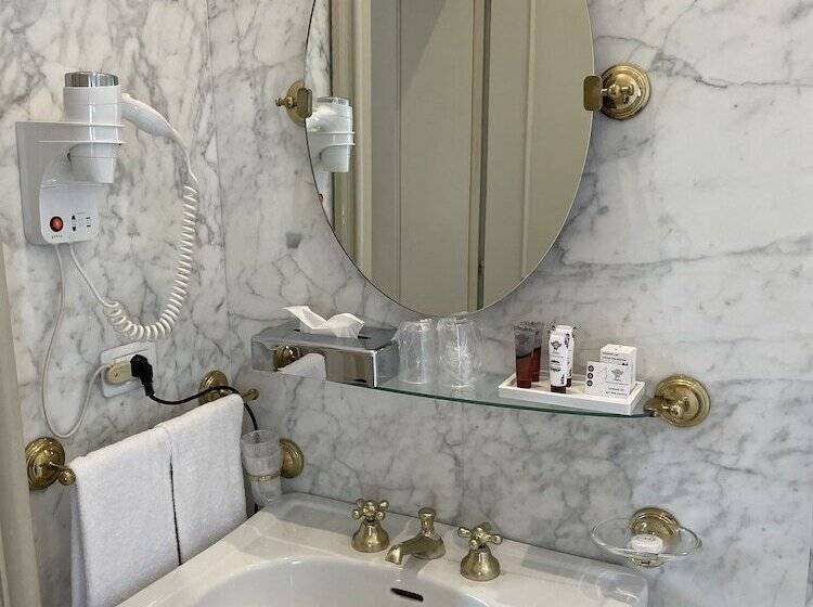 اتاق استاندارد با چشم‌انداز دریاچه, Palace Grand Hotel Varese
