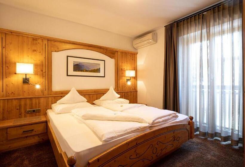 Family Suite, Patriarch