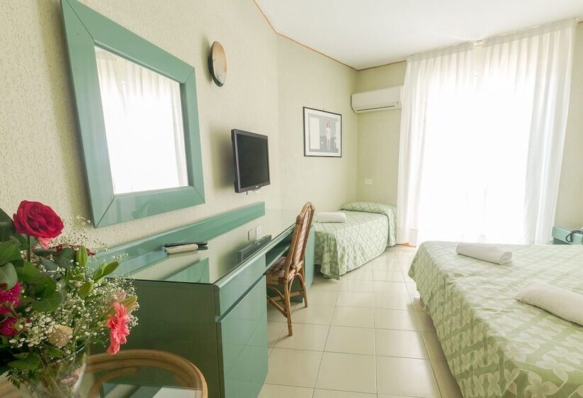 اتاق کلاسیک سه تخته, Perla Del Golfo Resort