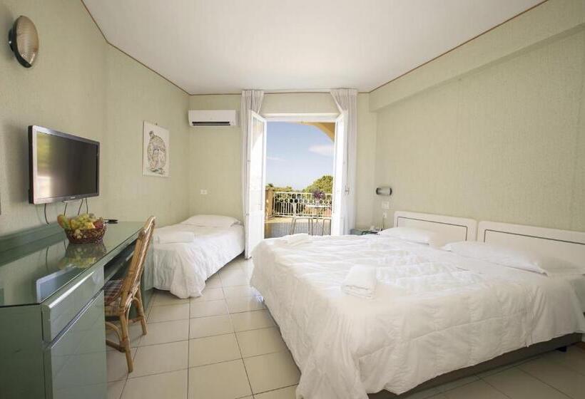Семейный Номер, Perla Del Golfo Resort
