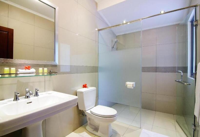 اتاق لوکس, Bali Garden Beach Resort