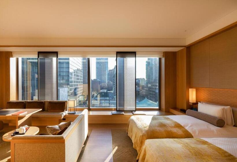 Полулюкс Клуб, The Okura Tokyo