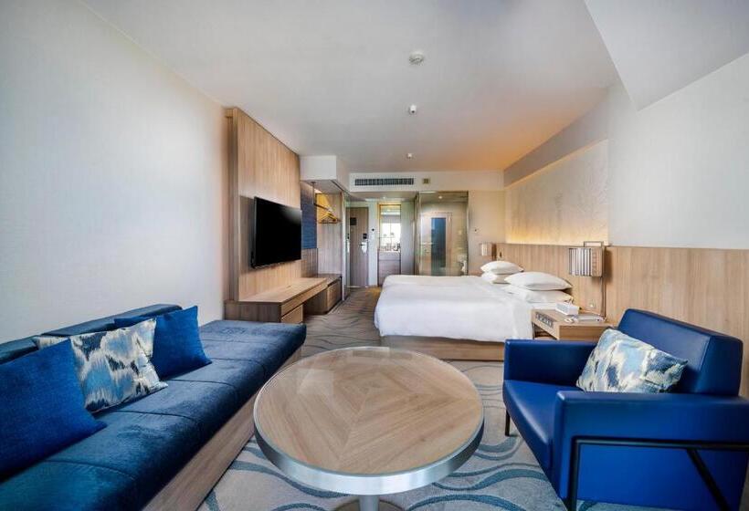 اتاق لوکس با چشم‌انداز, Renaissance Okinawa Resort