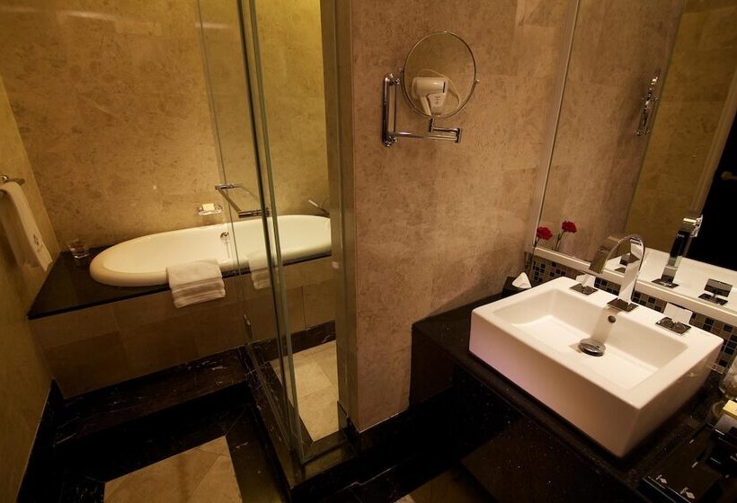 Номер Premium Вид на Бассейн, Perdana Kota Bharu