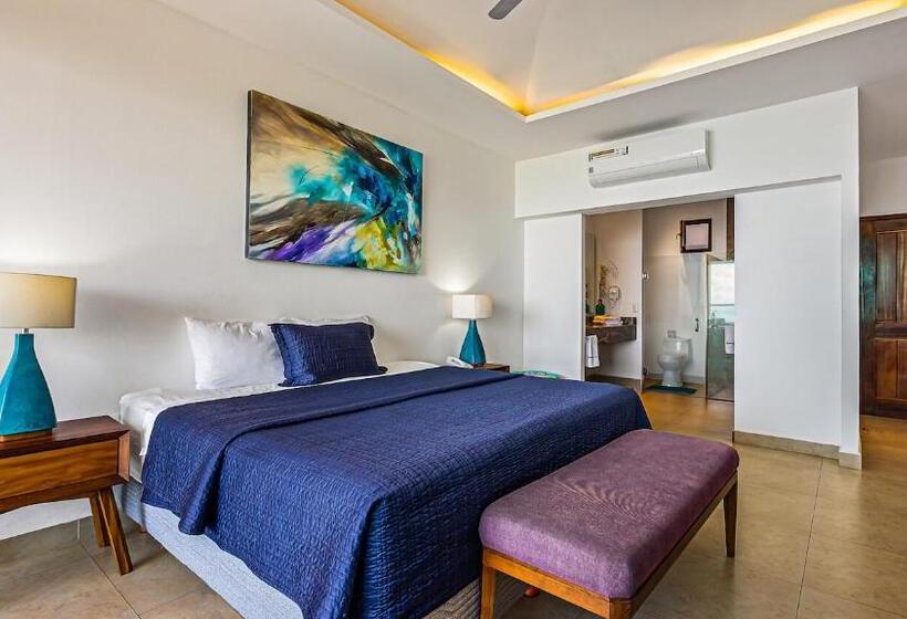 Deluxe Rum, Marboka Hotel & Suites