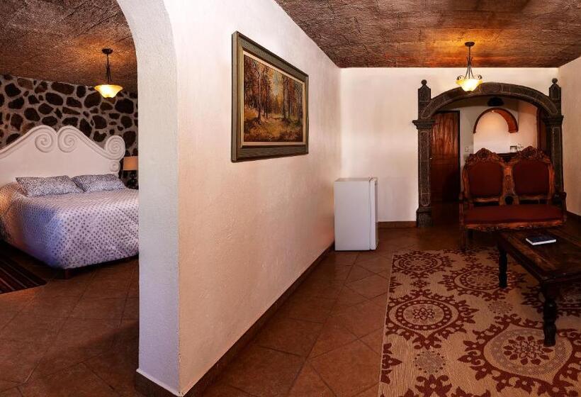 سوییت جونیور, Posada De La Aldea