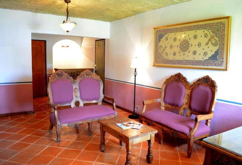 سوییت جونیور, Posada De La Aldea