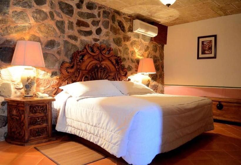 سوییت جونیور, Posada De La Aldea