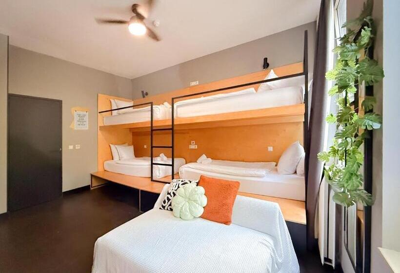 Standard Quadruple Room with Bunk Beds, De Pijp Boutique Hotel