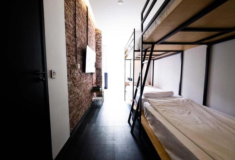 Standard Quadruple Room with Bunk Beds, De Pijp Boutique Hotel
