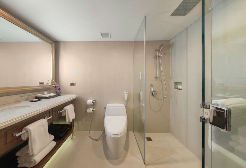 Номер Клуб, Dusit Thani Manila