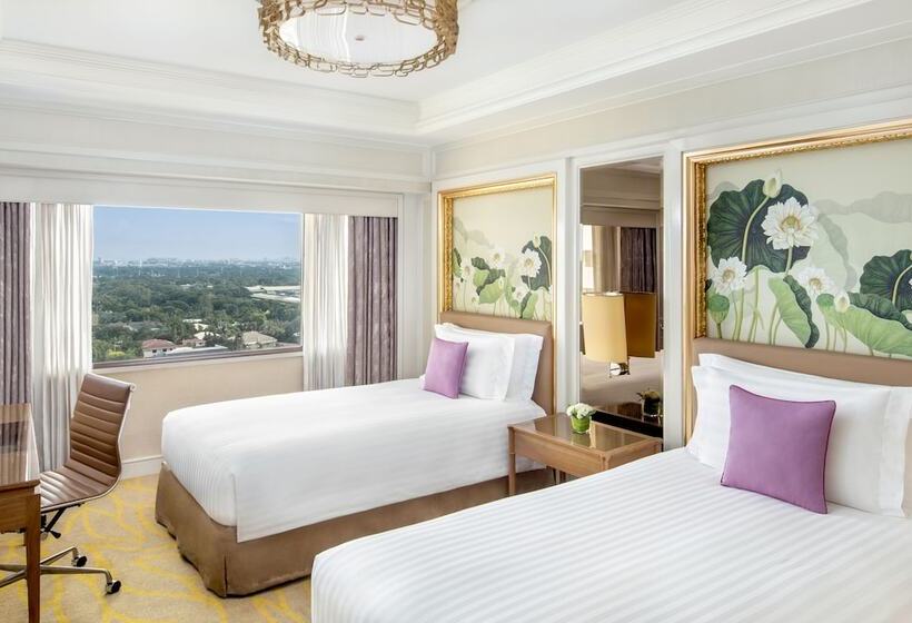 Номер Клуб, Dusit Thani Manila