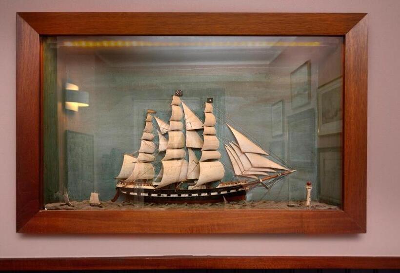 이코노미 룸, Lord Nelson
