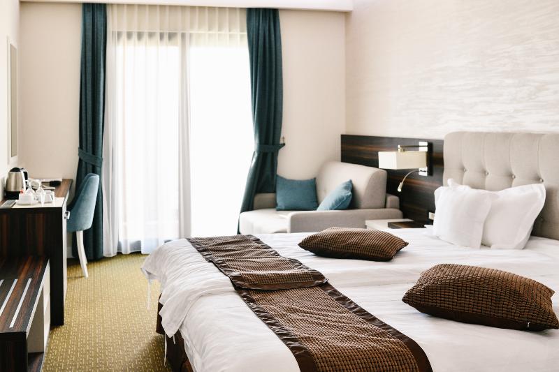 Club Room King Bed, Mandarin Oriental Singapore