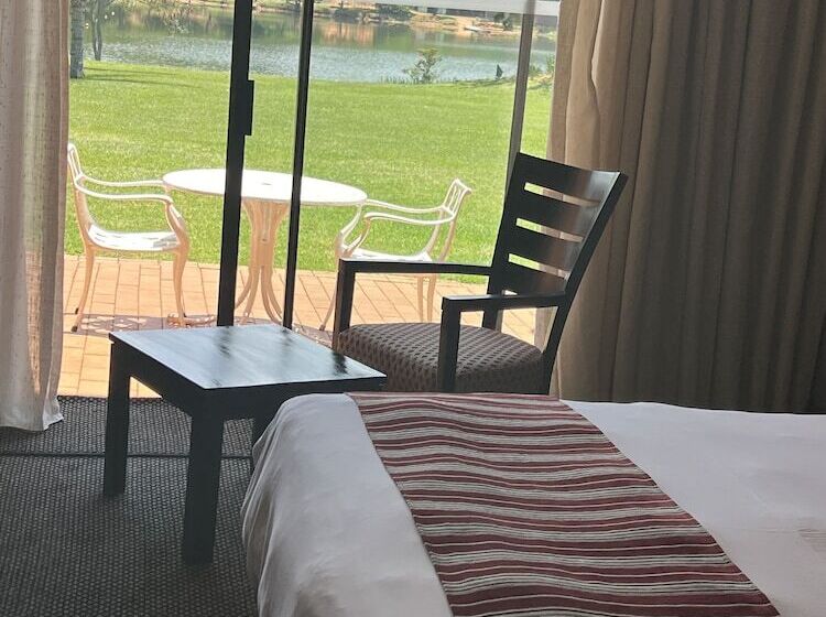 اتاق استاندارد با تخت بزرگ, African Sky Hotels   Pine Lake Inn