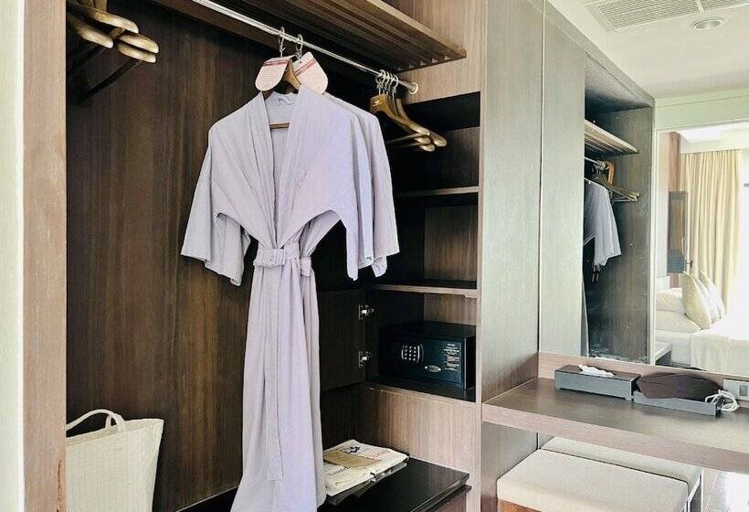 سوییت با چشم‌انداز دریا, Cape Panwa Hotel Phuket