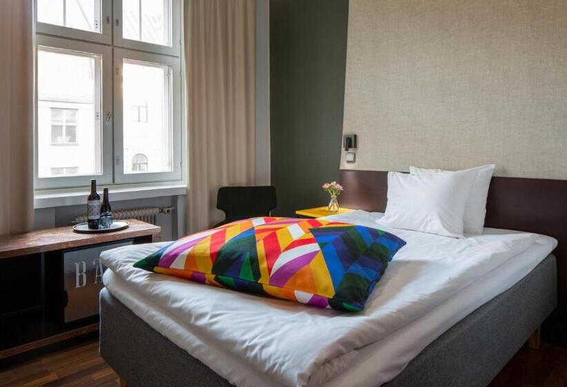 חדר בסיסי, Klaus K