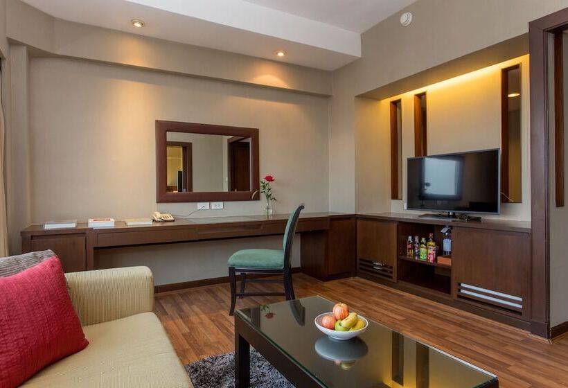 مجموعه ویستا شهر, Ramada Plaza By Wyndham Bangkok Menam Riverside