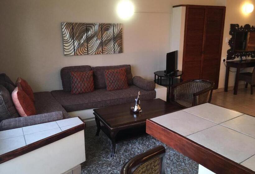 غرفة ديلوكس مزودة بشرفة, Salt Rock Hotel And Beach Resort