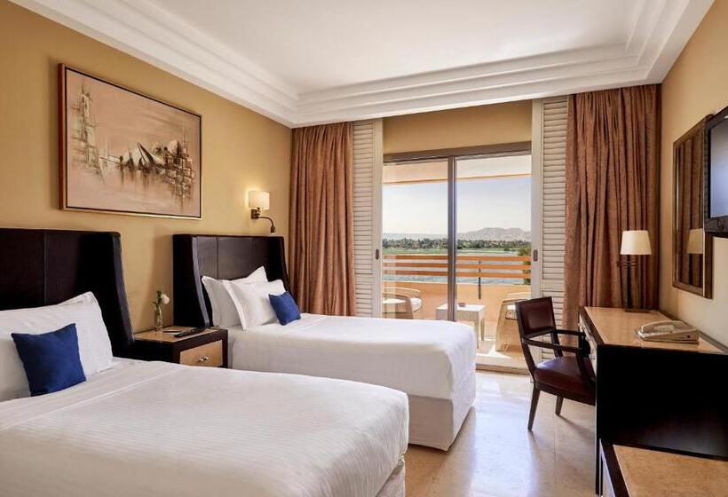 اتاق سوپریور با چشم‌انداز, Steigenberger Resort Achti