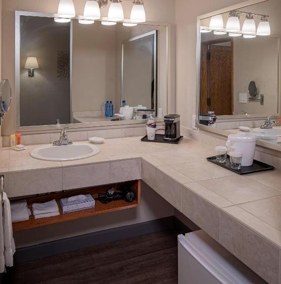 اتاق استاندارد با چشم‌انداز, Bay Club Hotel And Marina