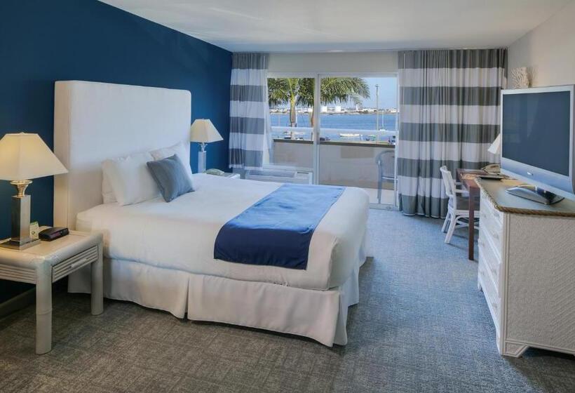 غرفة قياسية سرير كينج, Bay Club Hotel And Marina