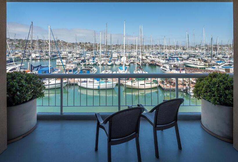 غرفة قياسية سرير كينج لذوى الإحتياجات الخاصة, Bay Club Hotel And Marina