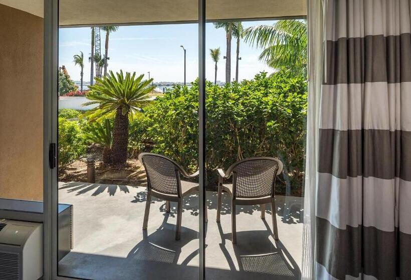 اتاق استاندارد با تخت بزرگ برای معلولان, Bay Club Hotel And Marina