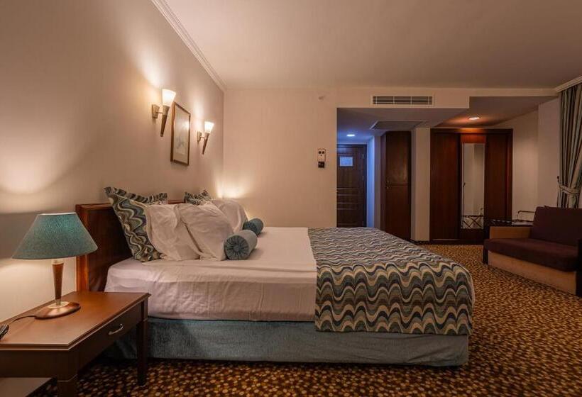 سوییت جونیور, Best Western Plus Khan