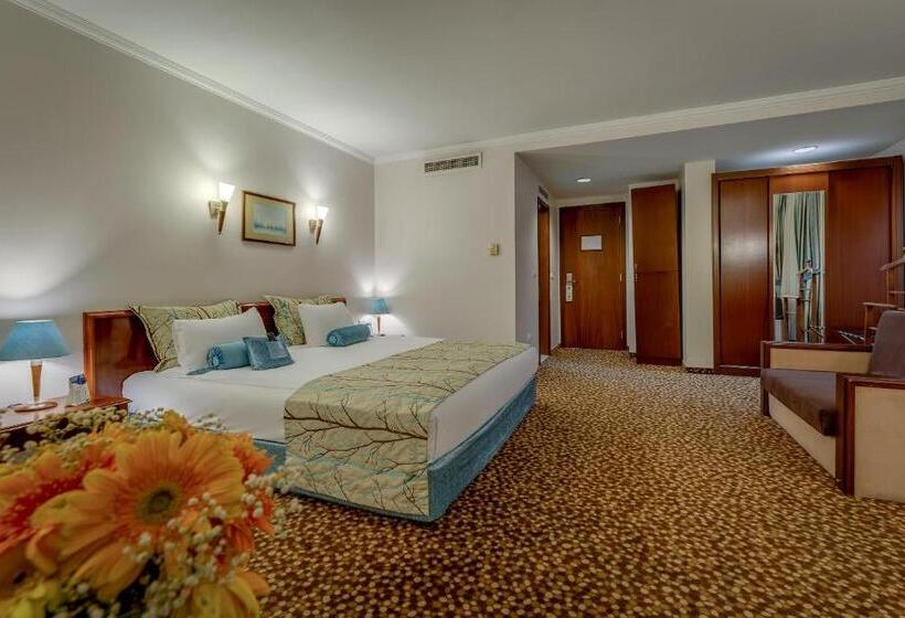 سوییت جونیور, Best Western Plus Khan