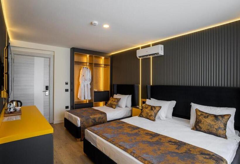 Deluxe Suite Sea View, Tema 242