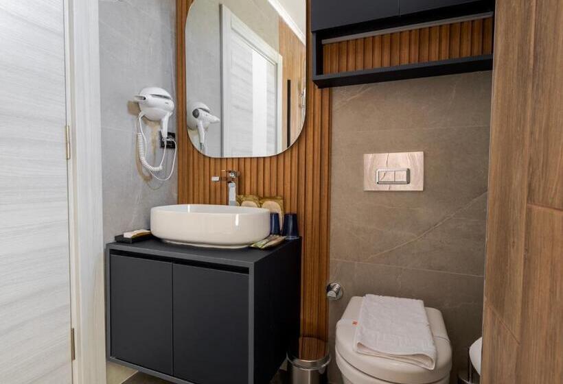 Deluxe Suite Sea View, Tema 242