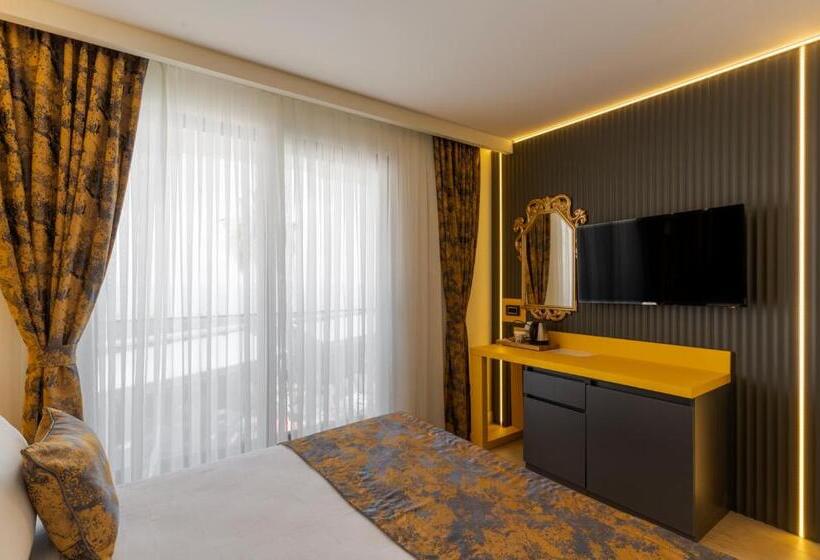 Deluxe Suite Sea View, Tema 242
