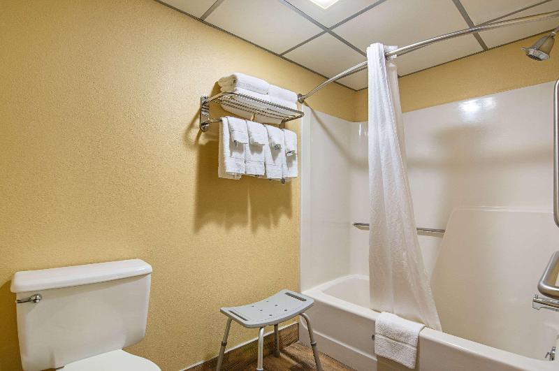 Номер Стандарт, Quality Inn Tully I 81