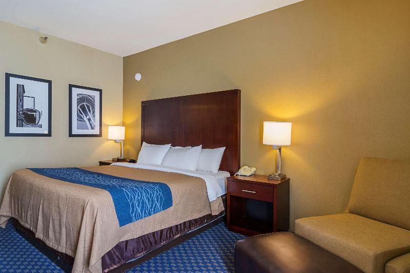 带大床的标准间, Comfort Inn & Suites Sea Tac Airport