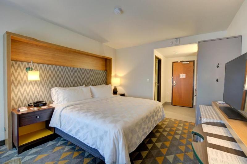 适合残疾人士使用的带超级大床的标准间, Holiday Inn   Salem, An Ihg
