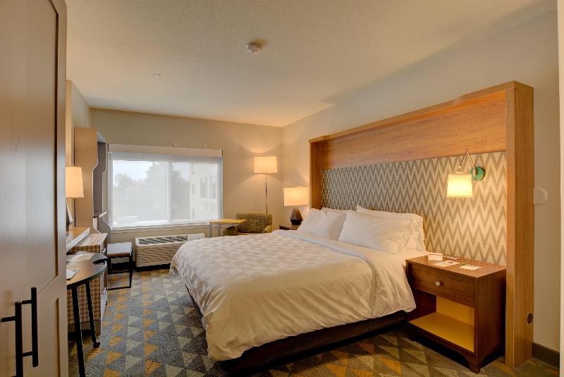 带大床的标准间, Holiday Inn   Salem, An Ihg