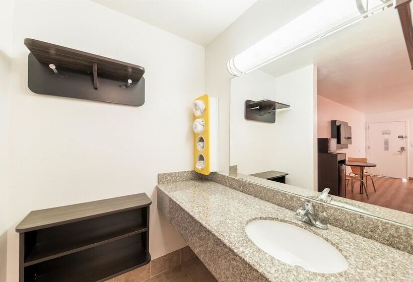 Номер Стандарт 2 Двуспальные Кровати, Motel 6oklahoma City, Ok  Bricktown