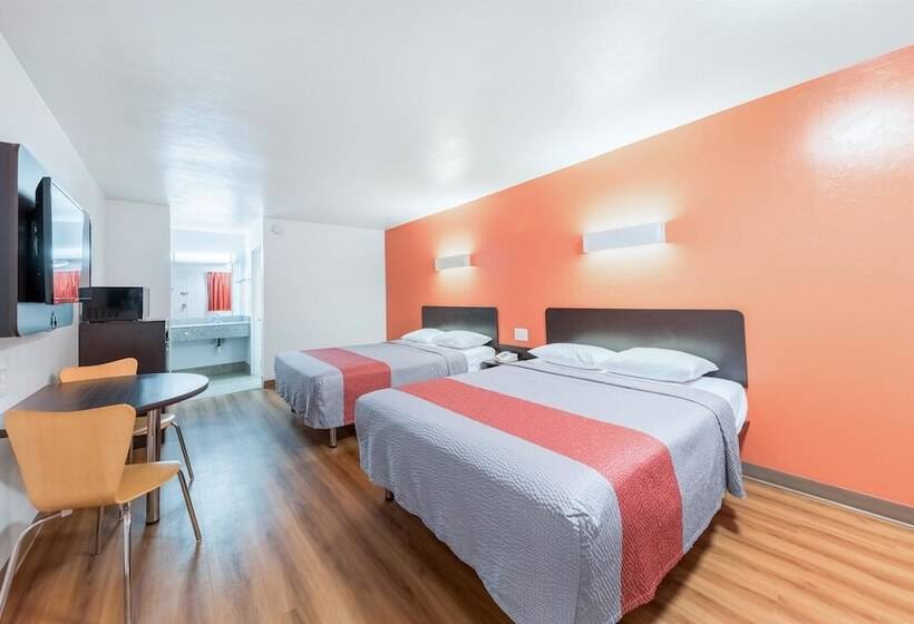 Номер Стандарт 2 Двуспальные Кровати, Motel 6oklahoma City, Ok  Bricktown