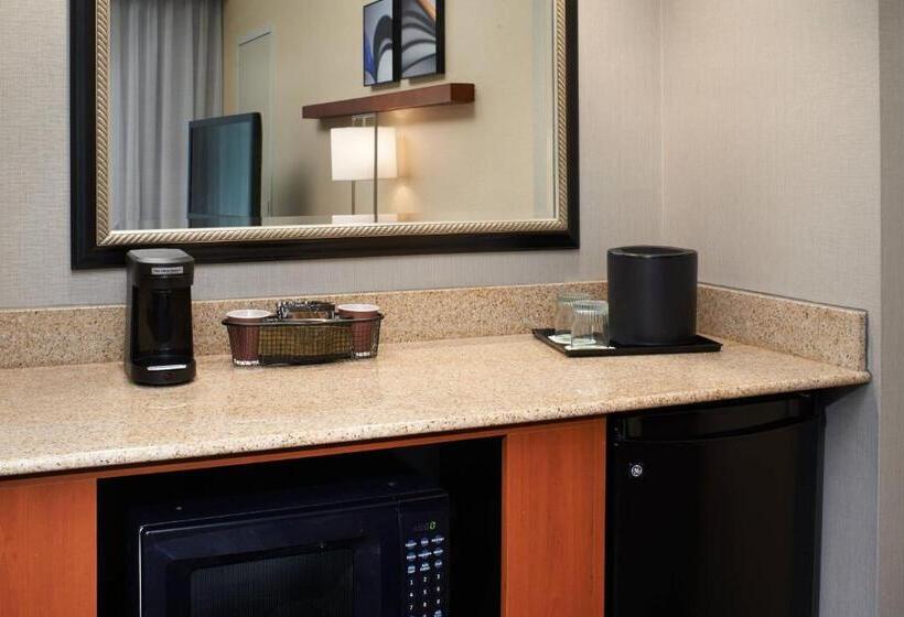 سوئیت با تخت بزرگ, Courtyard By Marriott Lexington North
