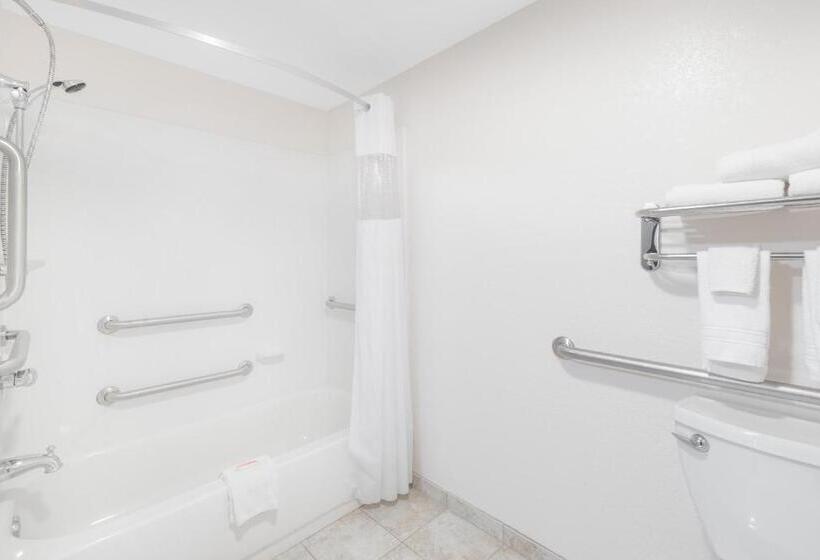 Номер Стандарт Адаптированный для Инвалидов, Days Inn By Wyndham Bismarck