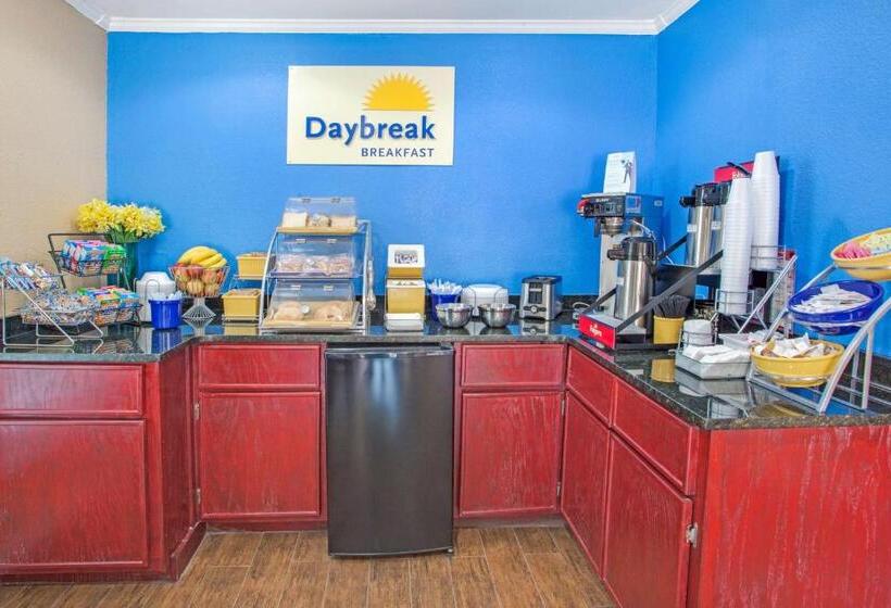 ２ダブルベッドのスタンダードルーム, Days Inn By Wyndham Canton