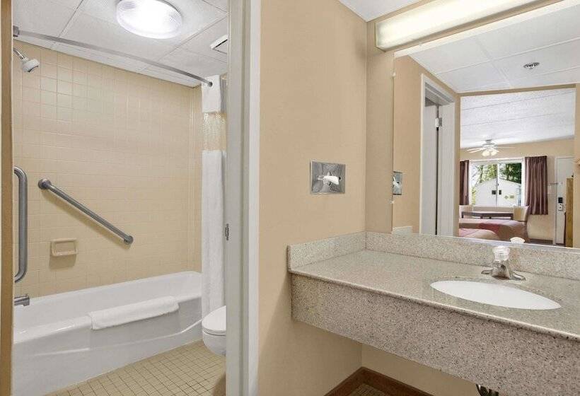 Номер Стандарт 2 Двуспальные Кровати, Days Inn By Wyndham Harrisburg North