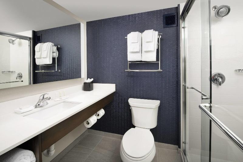 스탠다드 룸 킹사이즈 침대, Fairfield Inn & Suites By Marriott Alexandria West/mark Center