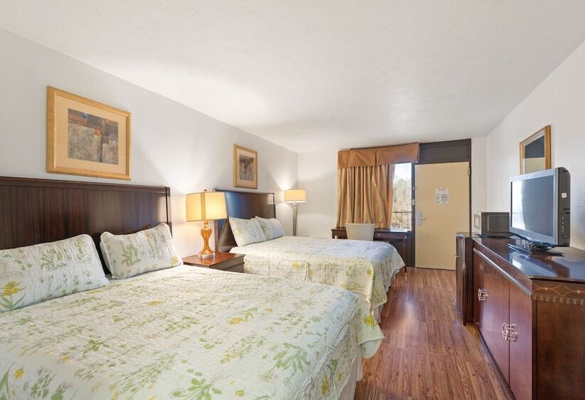 Номер Deluxe, Williamsburg Suites