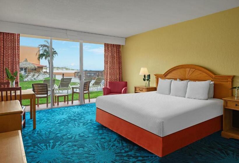 Номер Superior Вид на Бассейн, Dolphin Beach Resort